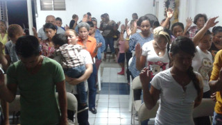 Inicio de la comunidad Sumergidos en la Misericordia de Dios en Panamá.