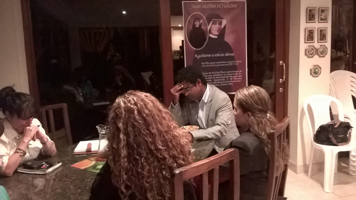 Visita de Miguel Fernández a la comunidad Sagrada Familia en San José de Bavaria