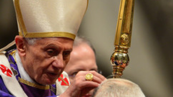 El Papa Benedicto XVI  en su última misa del miércoles de Ceniza