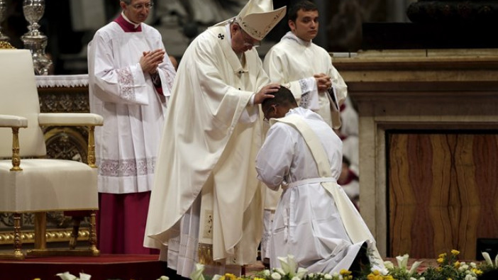 En el día del Buen Pastor, el Papa Francisco le dijo a nuevos sacerdotes: 