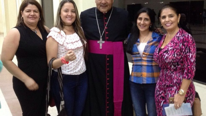 Con Monseñor  Rafael Valdivieso en la 46a Cena de Pan y Vino en Panamá