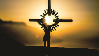 El “fracaso” de la cruz es el triunfo de la Misericordia Divina