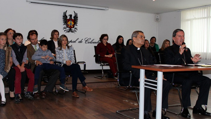 Iglesia rechaza la imposición de una ideología de género en los colegios