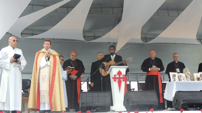 Laudes con Monseñor Julio Hernando García Peláez y veneración de las reliquias en Wacom III