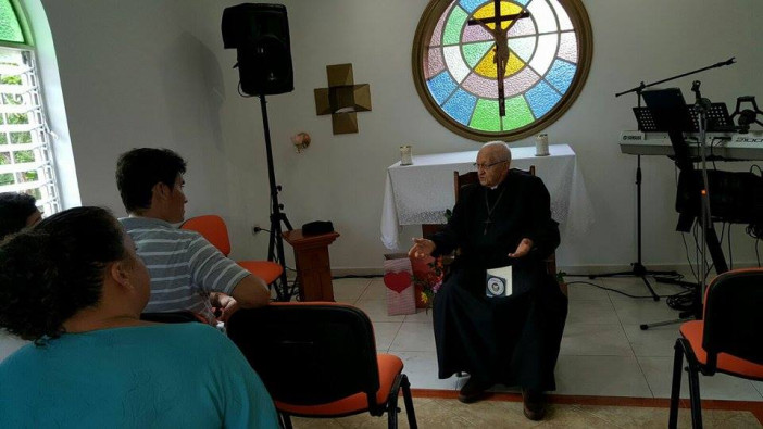 Un sucesor de los apóstoles, acompañándonos en nuestra IX Escuela de Misioneros