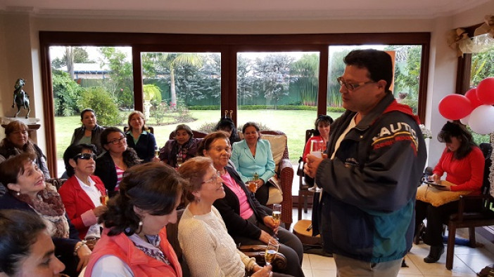 Compartir con el padre Alexander Herrera en la comunidad Sagrada Familia, por su traslado a la parroquia San León Magno. 