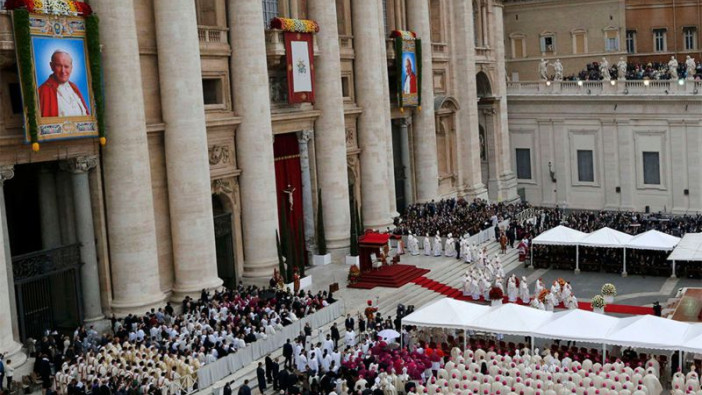 Juan Pablo II y Juan XXIII elevados a los altares en el Domingo de la Divina Misericordia.