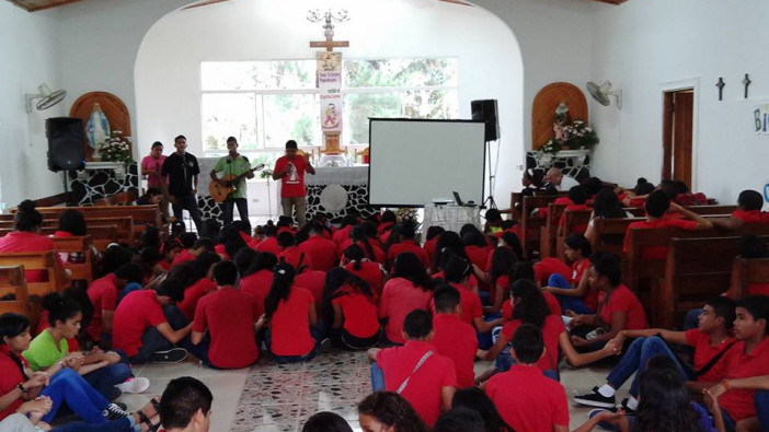 La misericordia llega a más de 120 jóvenes