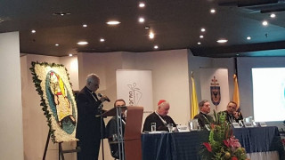 Mons. Fisichella: La liturgia y el testimonio son rostros de la misericordia